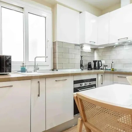 Commodious Near Center By Rems Apartment *