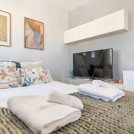 Apartment Commodious Near Center By Rems *