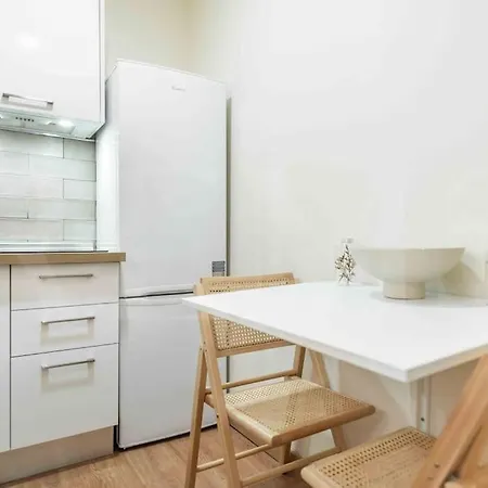 Commodious Near Center By Rems Apartment *